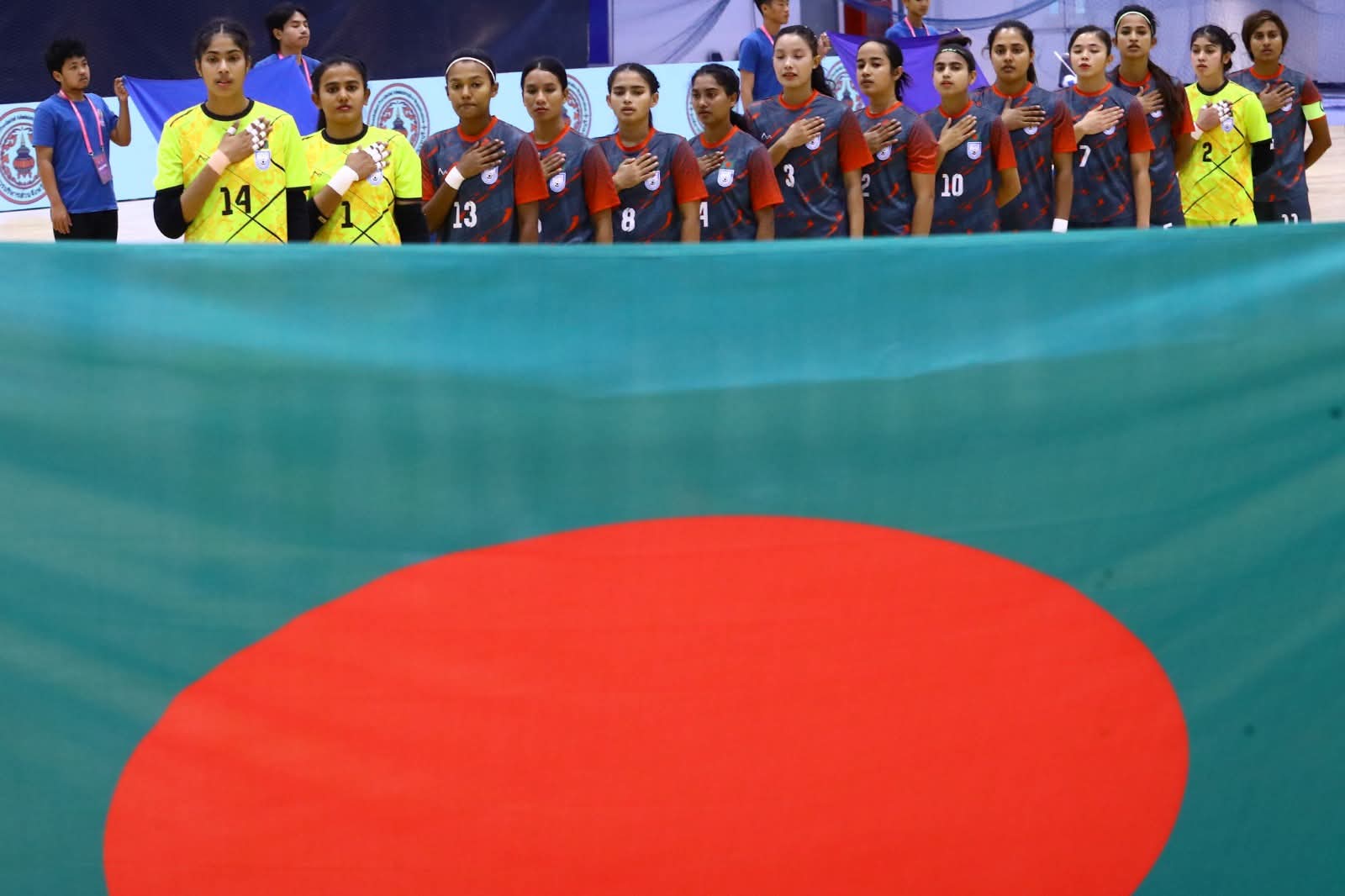 সাবিনার হ্যাটট্রিকে উড়লো পাকিস্তান: সাফ ফুটসালে বাংলাদেশের ৯ গোলের বিশাল জয়