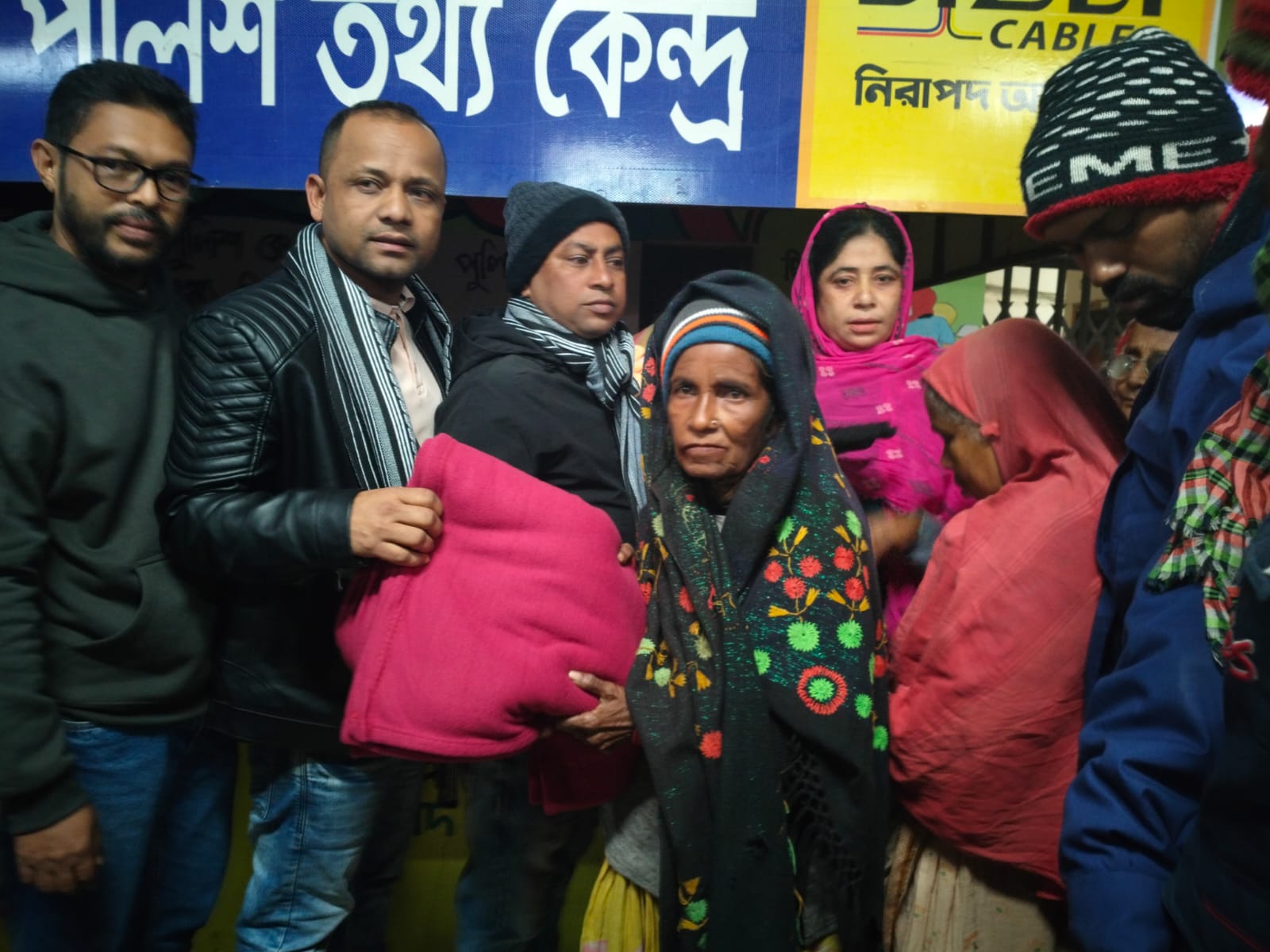 সৌদি প্রবাসী ও মিঠামইন থানার ঘাগড়া ইউনিয়নের মানবিক বন্ধু জীবন আহাম্মেদ এর উদ্যোগে শীতবস্ত্র বিতরণ