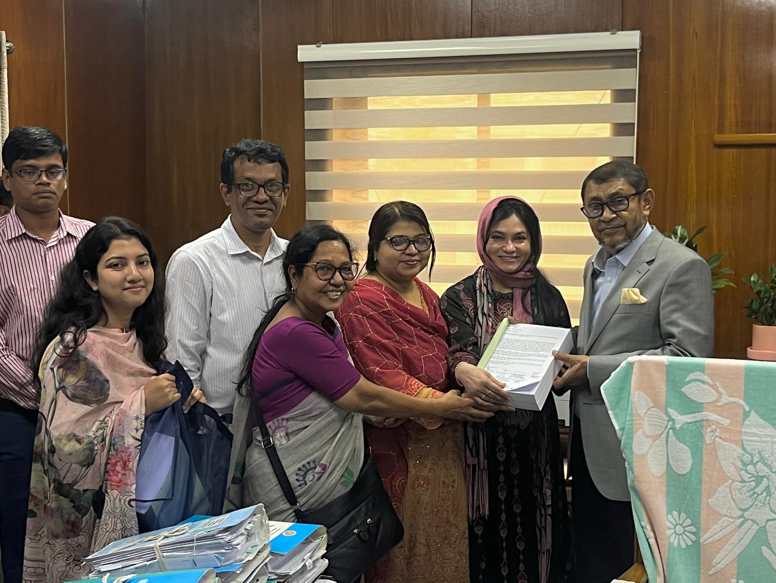 তামাক নিয়ন্ত্রণ অধ্যাদেশ দ্রুত আইন করার দাবি: ২০ হাজার নাগরিকের আবেদন সরকারকে