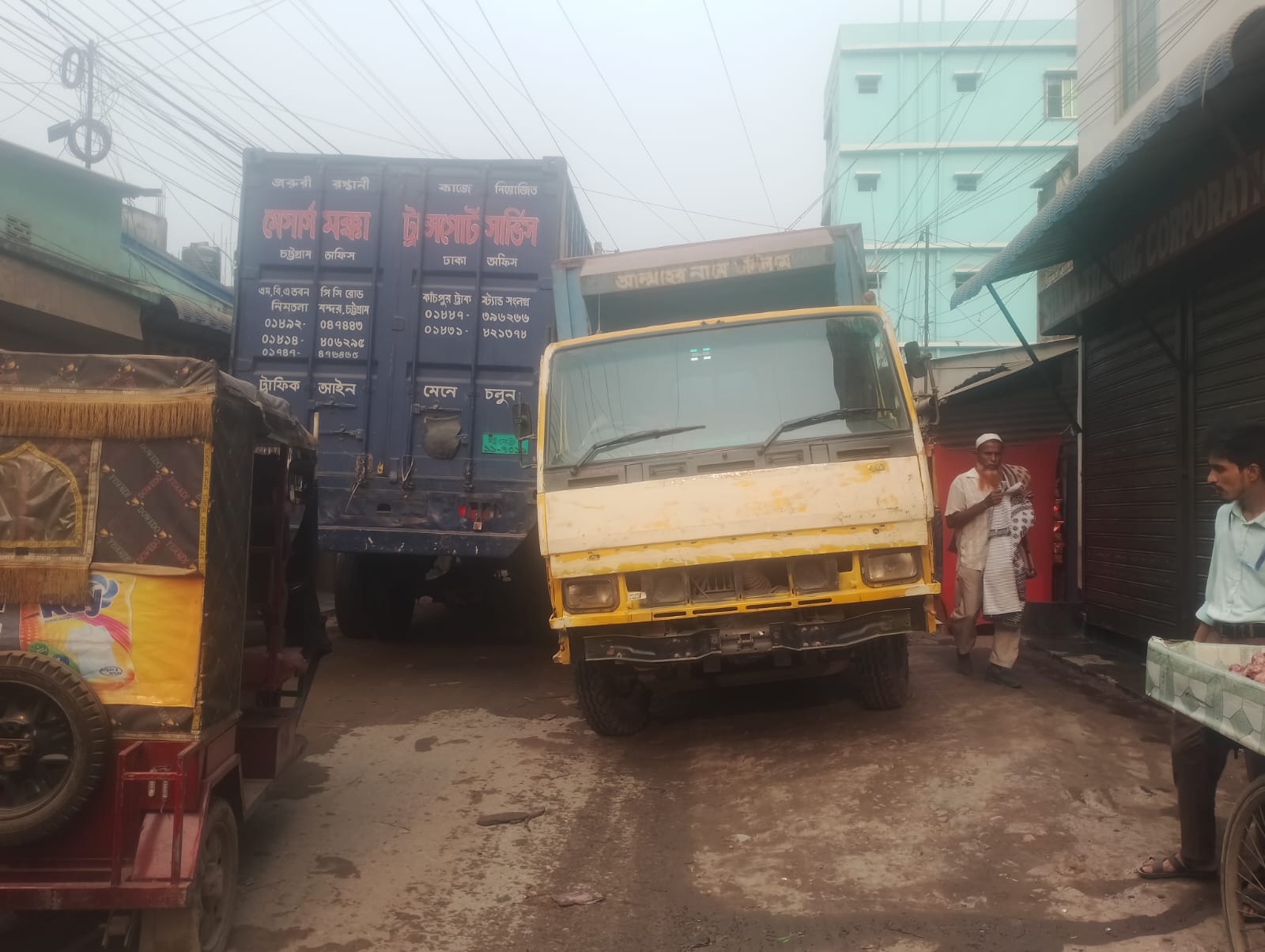 শিবু মার্কেট টু পোস্ট অফিস সড়কে জনদুর্ভোগ চরমে: ভাঙা রাস্তা, যানজটে অতিষ্ঠ জনজীবন