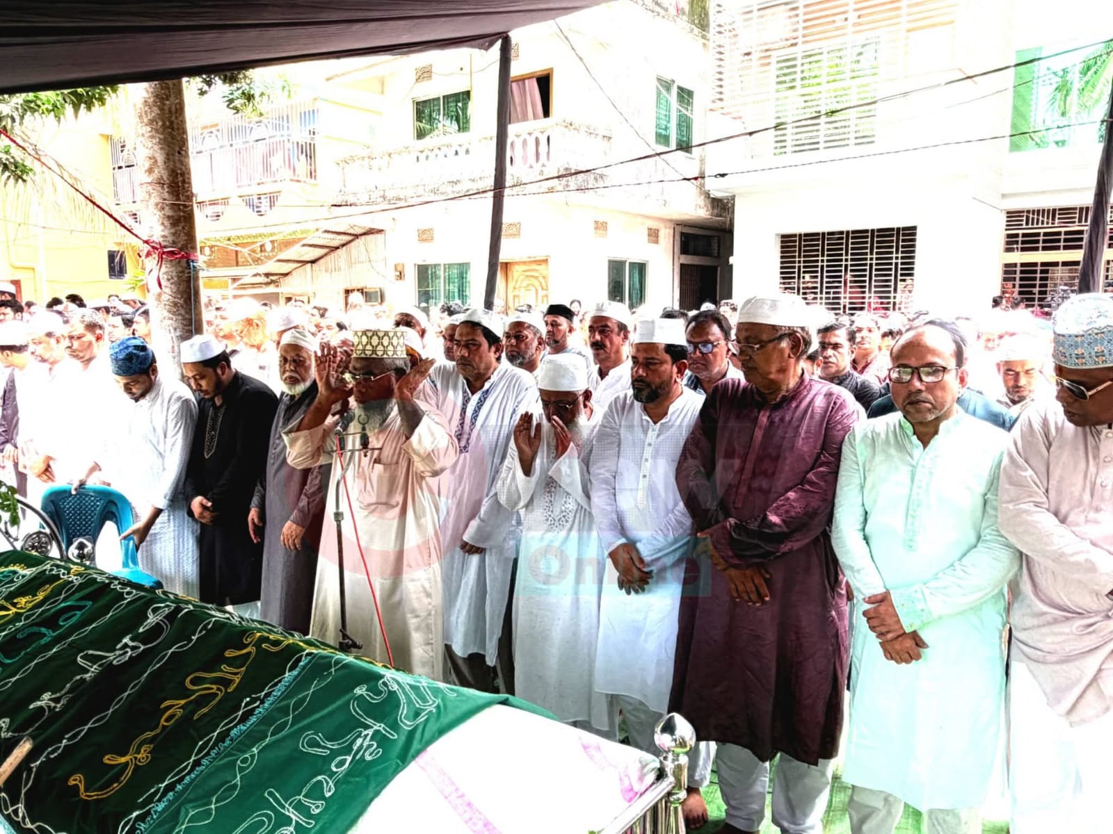 লোহাগাড়ায় জানাবা নুর জাহান বেগম’র জানাজা ও দাফন সম্পন্ন; শোকের ছায়া পরিবার ও এলাকাজুড়ে