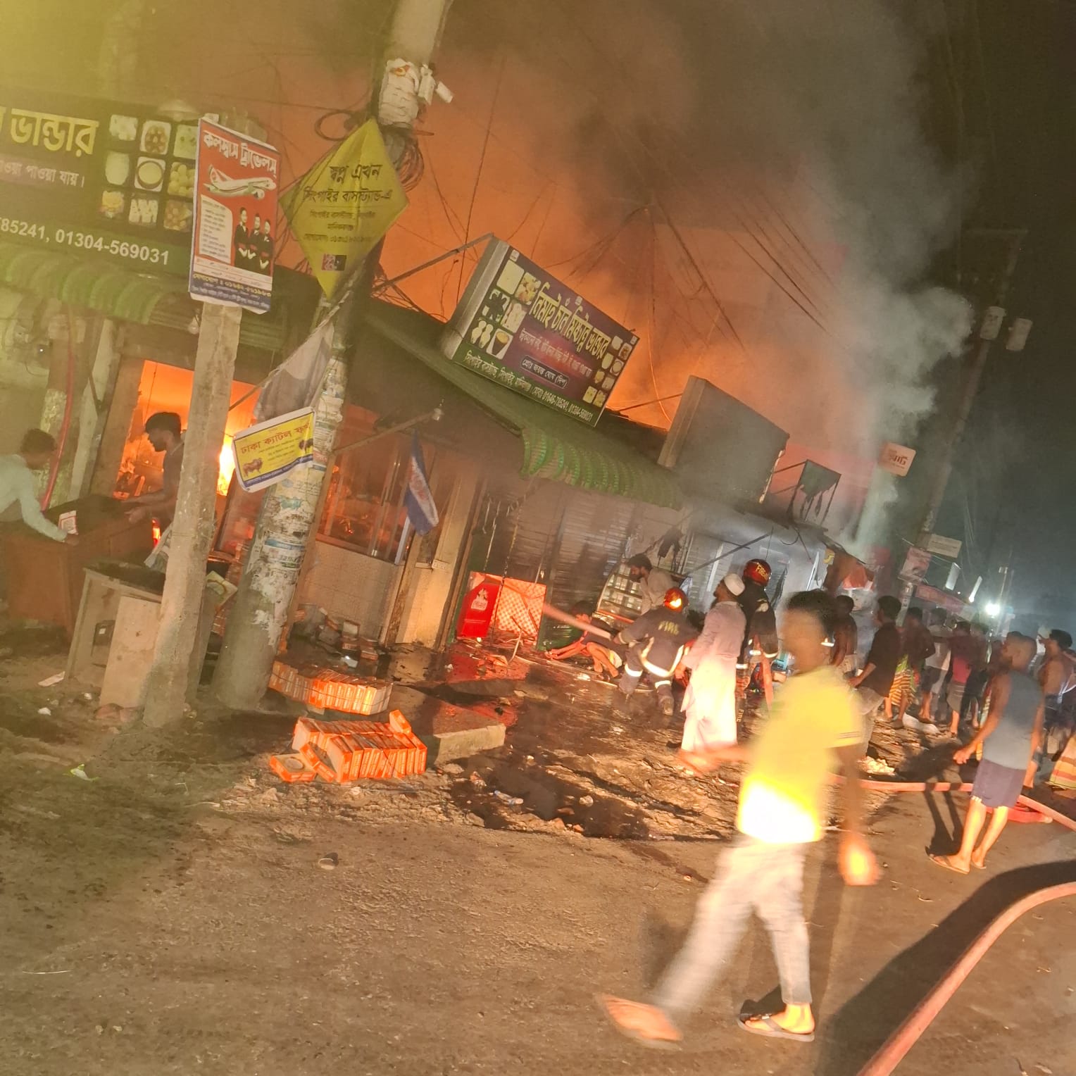 সিংগাইরে অগ্নিকান্ডে ৪ টি দোকান পুড়ে ছাই
