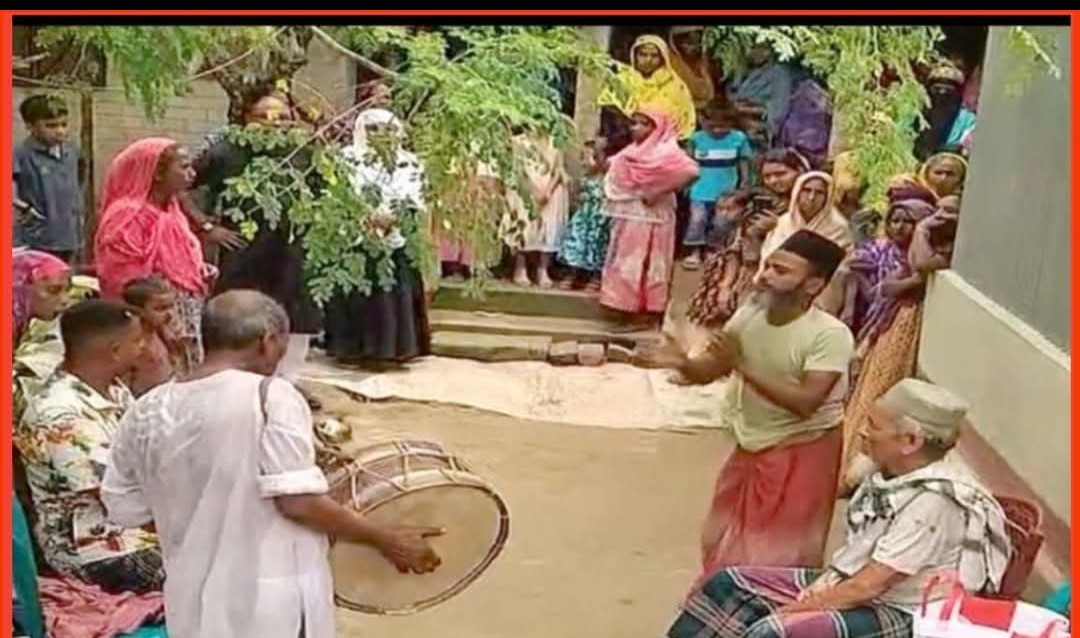 কটিয়াদীতে বাঁশি-বাদ্য বাজিয়ে বাবাকে শেষ বিদায়ের চেষ্টা, অবশেষে মাফ চেয়ে জানাজা পড়ে দাফন