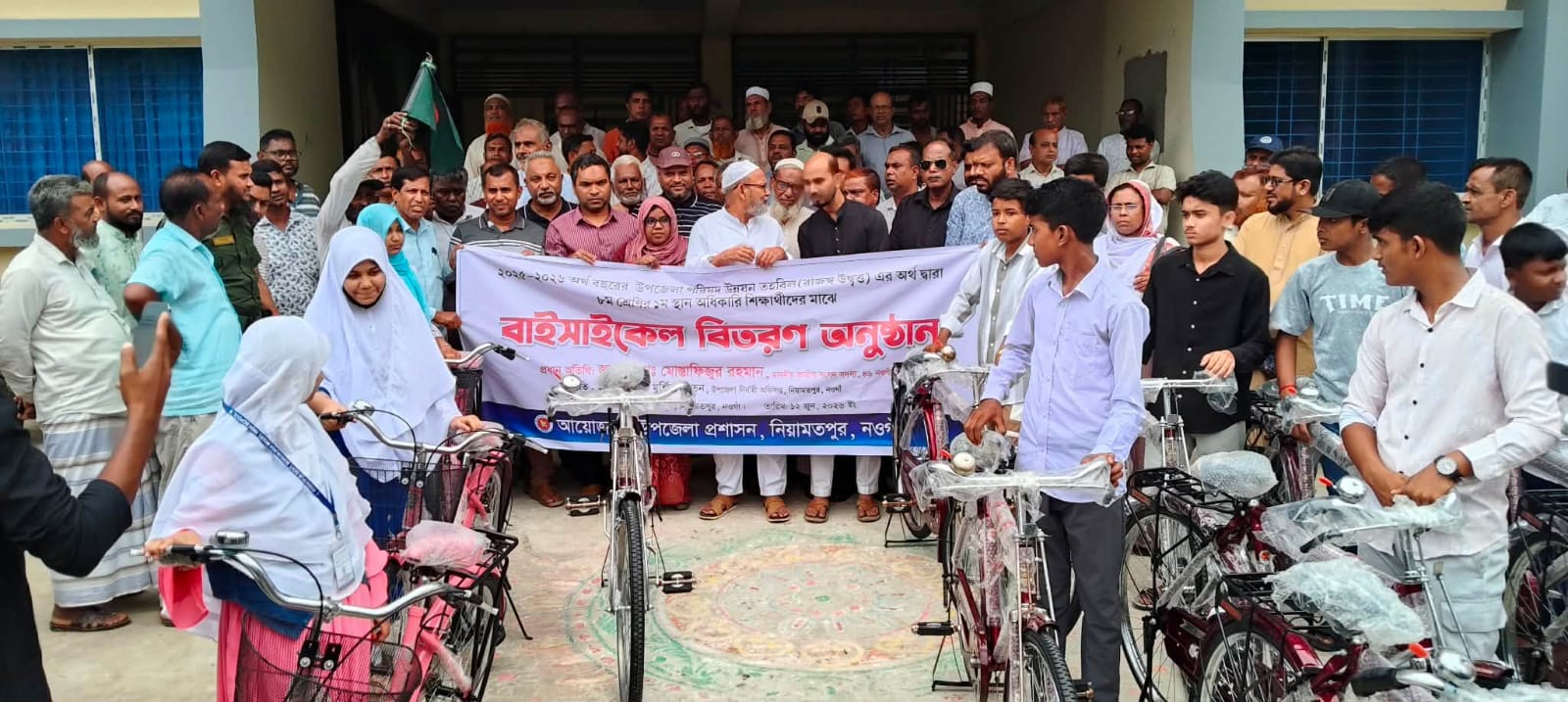 নিয়ামতপুরে পুরস্কার বিতরণ করেন সংসদ সদস্য মোস্তাফিজুর রহমান